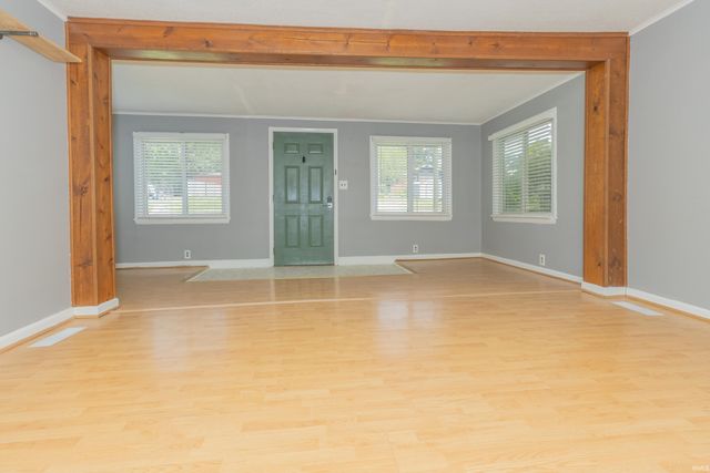 405 E Warrick Street, Owensville, IN 47665