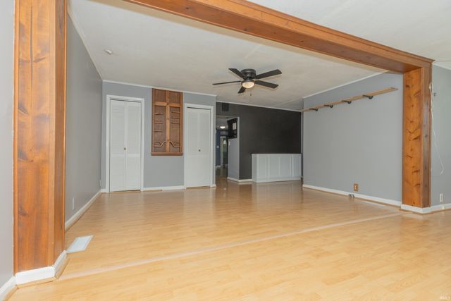 405 E Warrick Street, Owensville, IN 47665