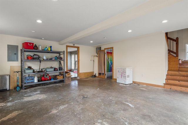 9009 Lazy Lane, Hitchcock, TX 77563