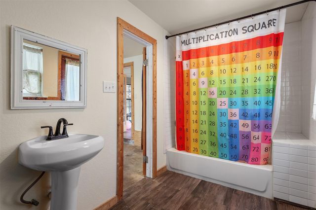 9009 Lazy Lane, Hitchcock, TX 77563