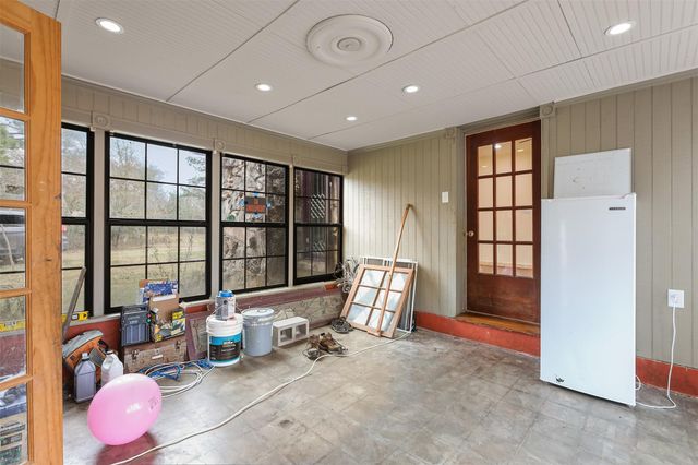 9009 Lazy Lane, Hitchcock, TX 77563