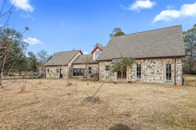9009 Lazy Lane, Hitchcock, TX 77563