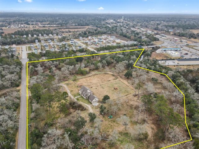 9009 Lazy Lane, Hitchcock, TX 77563