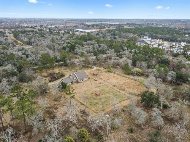 9009 Lazy Lane, Hitchcock, TX 77563