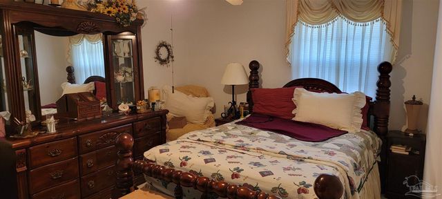 6235 Confederate Dr, Pensacola, FL 32503