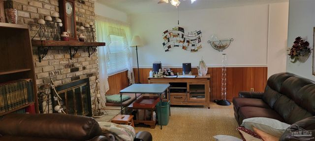 6235 Confederate Dr, Pensacola, FL 32503