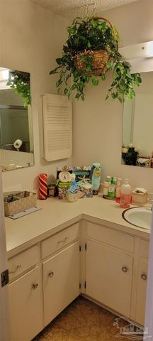 6235 Confederate Dr, Pensacola, FL 32503