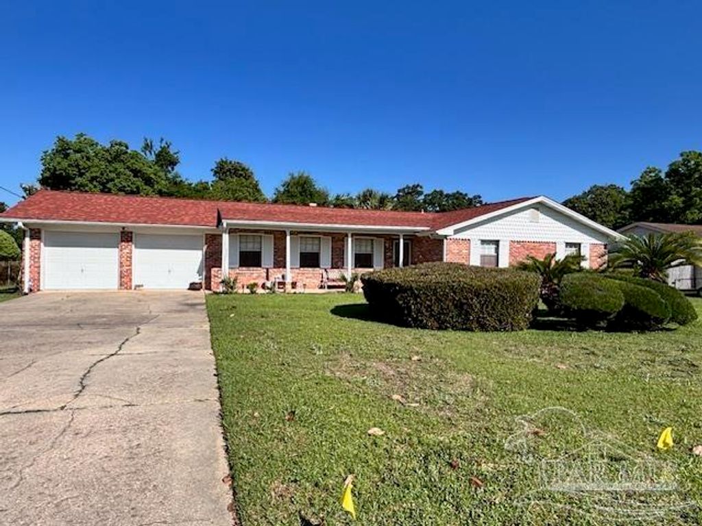 6235 Confederate Dr, Pensacola, FL 32503