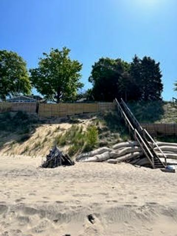 4955 Rosabelle Beach Avenue, Holland, MI 49424