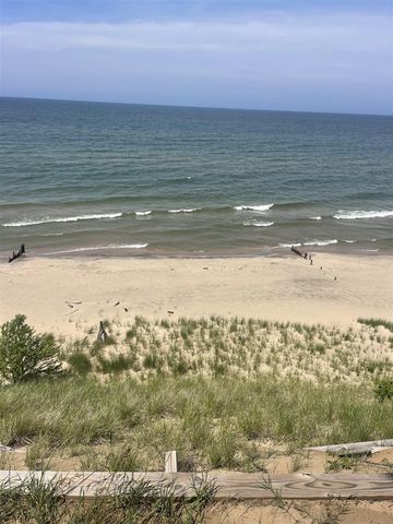 4955 Rosabelle Beach Avenue, Holland, MI 49424