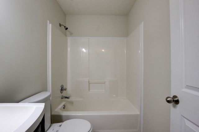 93 West Dr, Clarksville, TN 37040