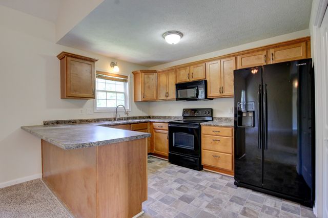 93 West Dr, Clarksville, TN 37040