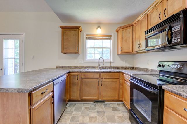 93 West Dr, Clarksville, TN 37040