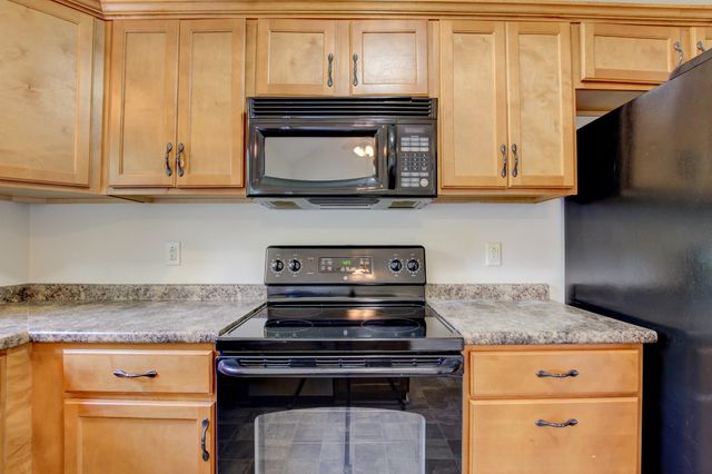 93 West Dr, Clarksville, TN 37040