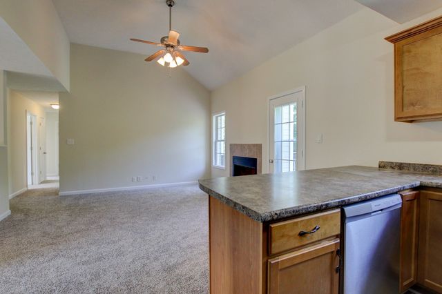 93 West Dr, Clarksville, TN 37040
