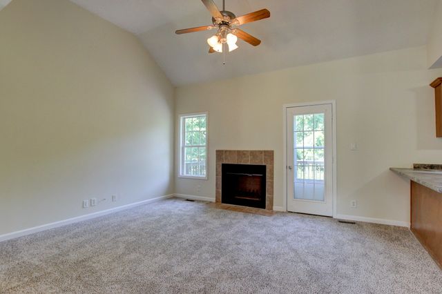 93 West Dr, Clarksville, TN 37040