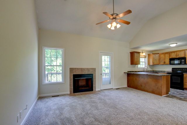 93 West Dr, Clarksville, TN 37040