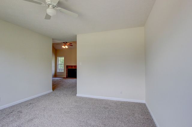 93 West Dr, Clarksville, TN 37040