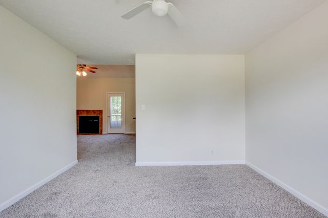 93 West Dr, Clarksville, TN 37040