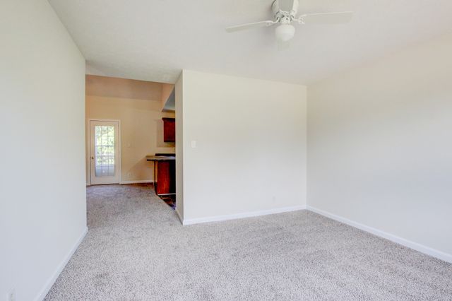 93 West Dr, Clarksville, TN 37040