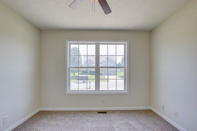 93 West Dr, Clarksville, TN 37040