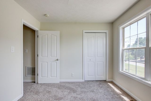 93 West Dr, Clarksville, TN 37040