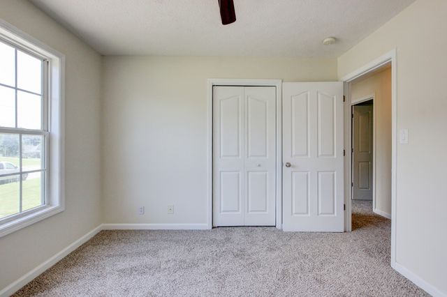 93 West Dr, Clarksville, TN 37040