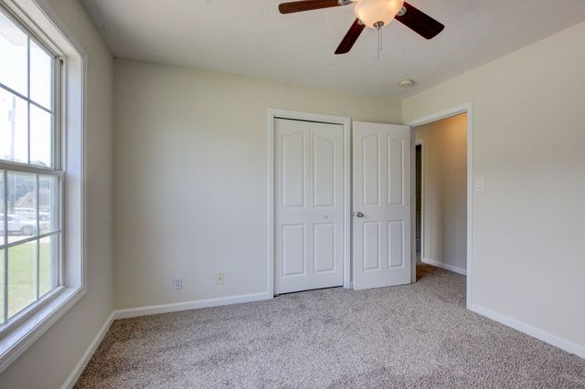 93 West Dr, Clarksville, TN 37040