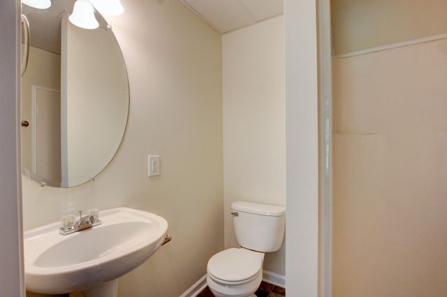 93 West Dr, Clarksville, TN 37040