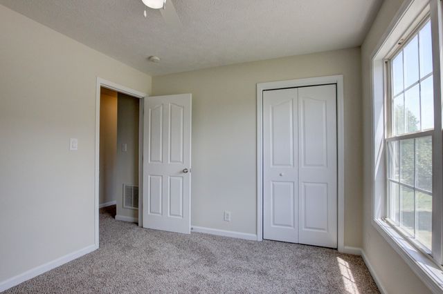 93 West Dr, Clarksville, TN 37040