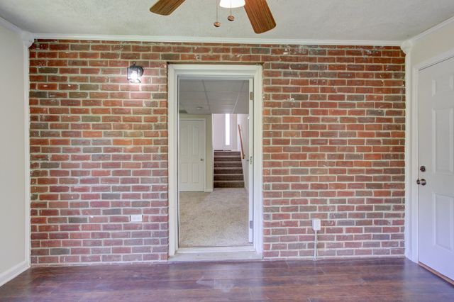 93 West Dr, Clarksville, TN 37040