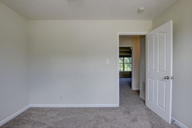 93 West Dr, Clarksville, TN 37040