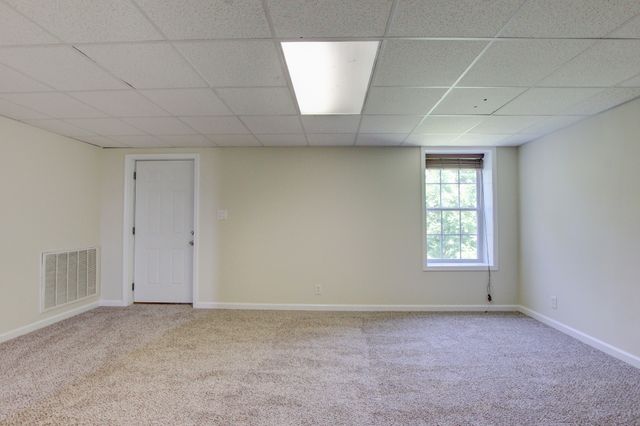 93 West Dr, Clarksville, TN 37040