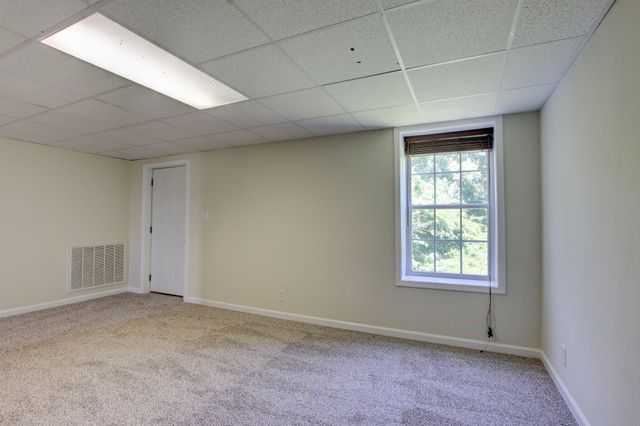 93 West Dr, Clarksville, TN 37040