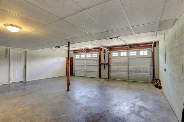93 West Dr, Clarksville, TN 37040