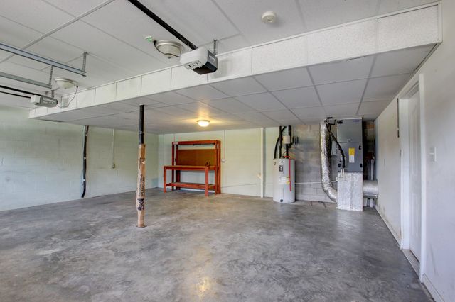 93 West Dr, Clarksville, TN 37040