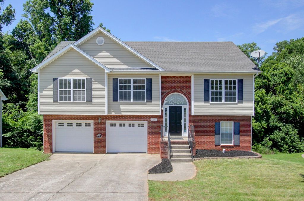 93 West Dr, Clarksville, TN 37040