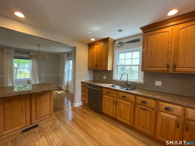 65 Buell Street, North Haven, CT 06473