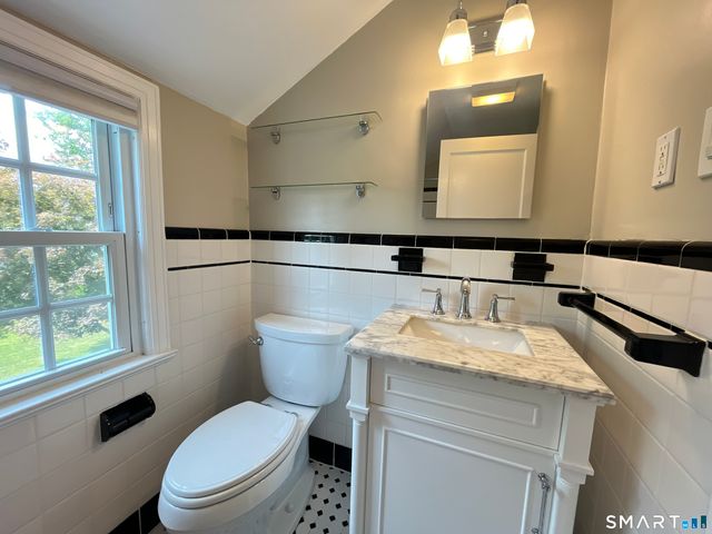 65 Buell Street, North Haven, CT 06473