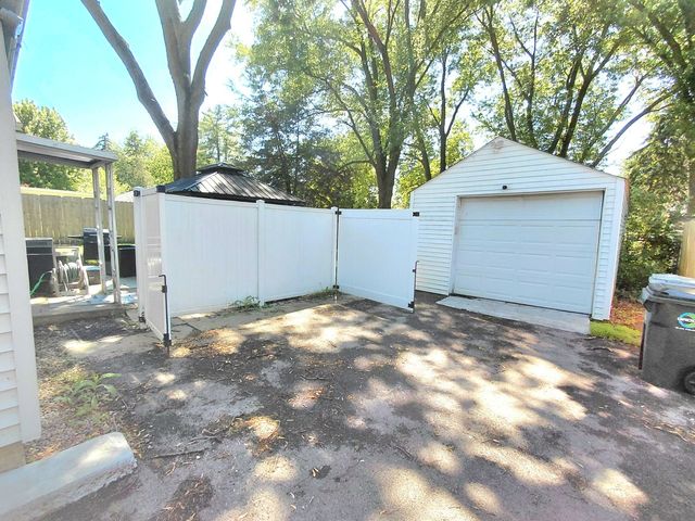 415 S Van Buren Street, Batavia, IL 60510