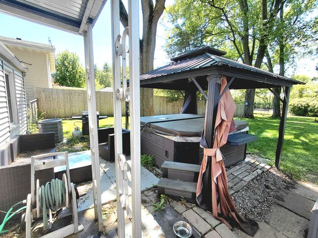 415 S Van Buren Street, Batavia, IL 60510