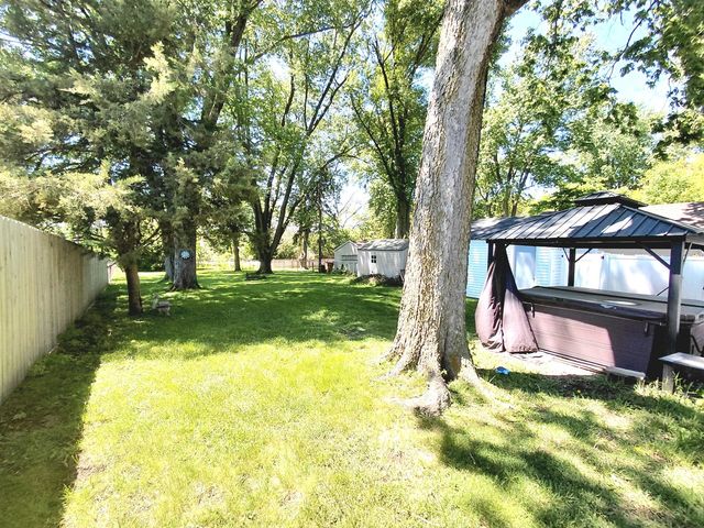415 S Van Buren Street, Batavia, IL 60510