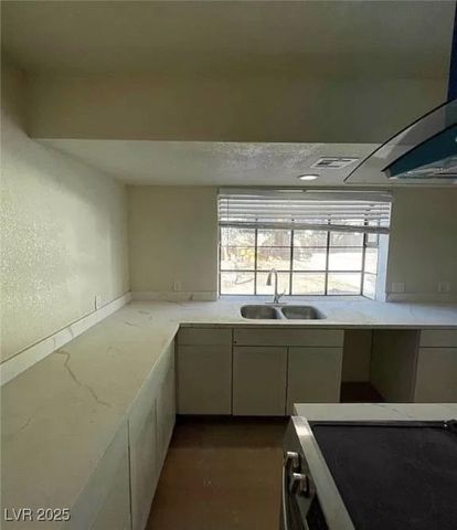 7664 Angel Crest Circle, Las Vegas, NV 89117