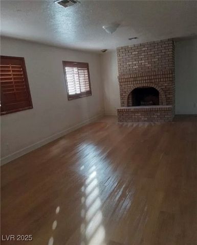 7664 Angel Crest Circle, Las Vegas, NV 89117