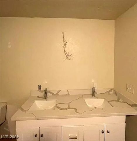 7664 Angel Crest Circle, Las Vegas, NV 89117