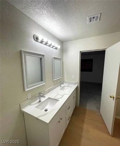 7664 Angel Crest Circle, Las Vegas, NV 89117