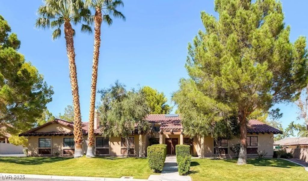 7664 Angel Crest Circle, Las Vegas, NV 89117