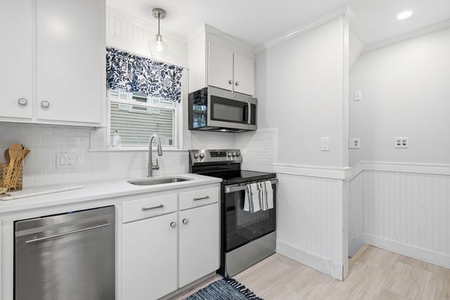 34 Lafayette St, Marblehead, MA 01945