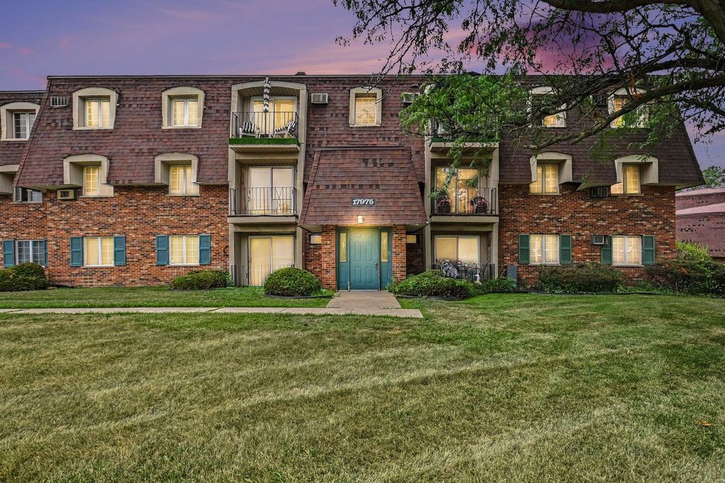 17975 Amherst Court 203, Country Club Hills, IL 60478