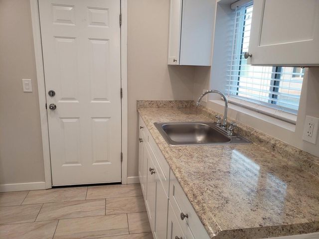 206 E Jones Avenue 11SH, Phoenix, AZ 85040